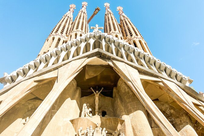 Barcelona all included: Sagrada, Park Güell, Montjuic & Gothic - The Gothic Quarter and Old Town hits that actually make sense