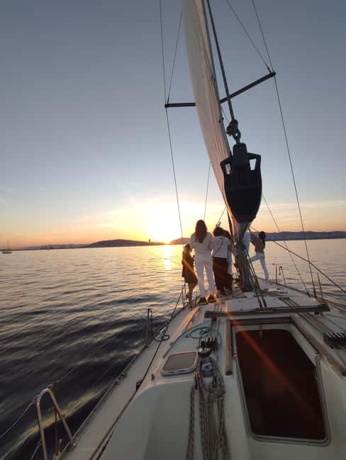 Barcelona Badalona : Sailboat Tour, Snacks, Drinks, Swimming - Getting there at Badalona, meeting point, and Jean’s small-group flow