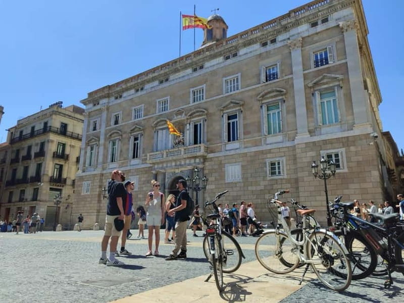 Barcelona: Bike or eBike Tour, Top Sights & Local Insights - Arc de Triomf and Parc de la Ciutadella: Barcelona’s grand-to-green transition