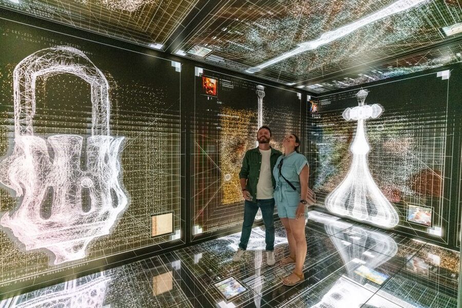 Barcelona: Casa Batlló Be The First Entry Ticket - Gaudí Dome and Gaudí Cube: The screen-and-light rooms you cannot skip