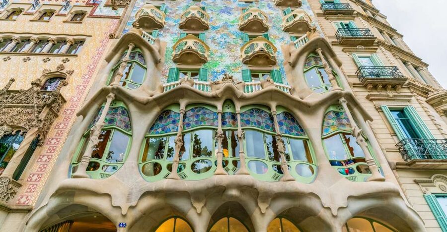 Barcelona: Casa Batlló Entry with Self-Audioguide Tour - The tech rooms: AI, AR, binaural sound, and magical paintings