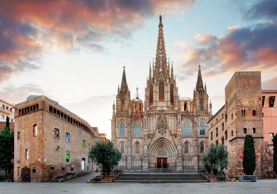 Barcelona Cathedral: Ticket, Guided Tour and VR Experience - The guided interior: Saint Eulalia, cloister calm, and the details that matter