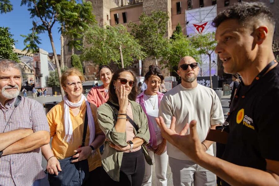 Barcelona: City Walking Tour with Local Guide - Barcelona Cathedral: what to look for when you only have minutes