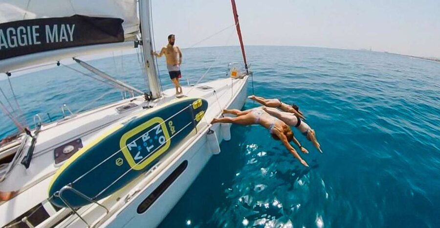 Barcelona: Coastline Boat Trip with Snacks and Cava - Guides and captains: what makes the trip feel easy