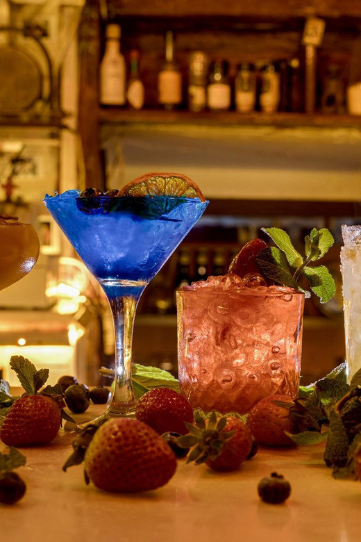 Barcelona: Cocktail Making Class with Tapas - Timing and crowd reality in the Gothic Quarter