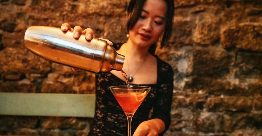 Barcelona: Cocktail Master Class by Mixologist with Tapas - Why This Cocktail Class Is a Great First Night in Barcelona