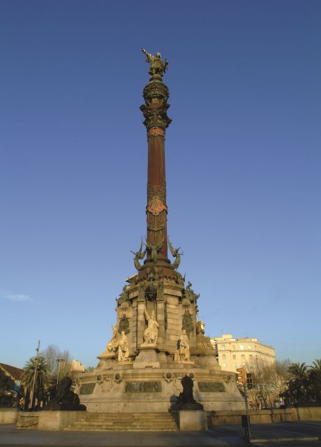 Barcelona: Columbus Monument - What you will see at street level, before you even go up