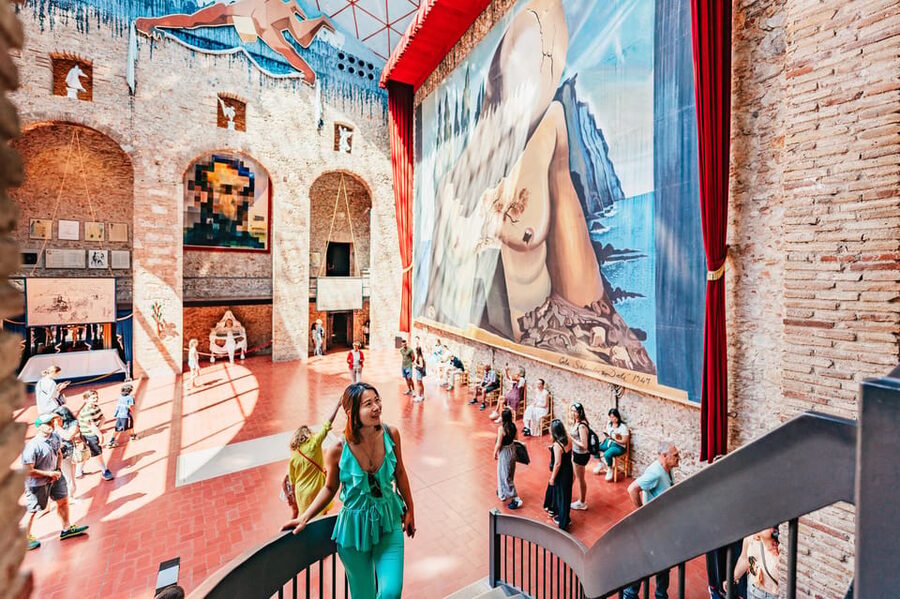 Barcelona: Dali Museum, House and Cadaques Guided Tour - Cadaqués on the Costa Brava: the inspiration stop that explains the art