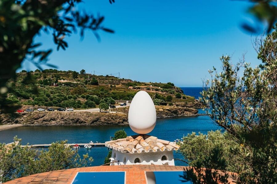 Barcelona: Dali Museum, House and Cadaques Guided Tour - Figueres Dalí Museum: why it feels like Dalí built the world