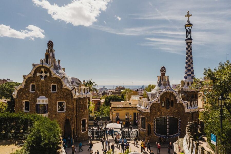 Barcelona: Discover Gaudí, Sagrada Familia, and Park Güell - Morning vs. afternoon: picking your Gaudí buildings