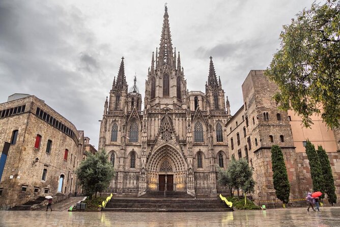 Barcelona e-Bike Tour: Gaudí & Old Town Small Group - Key things to know before you pedal