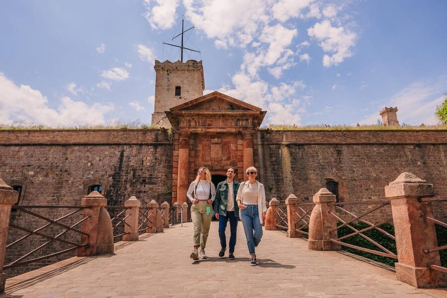 Barcelona: E-Bike Tour with Montjuic Cable Car & Boat Ride - The e-bike factor: fun, easy hills, but not for complete beginners