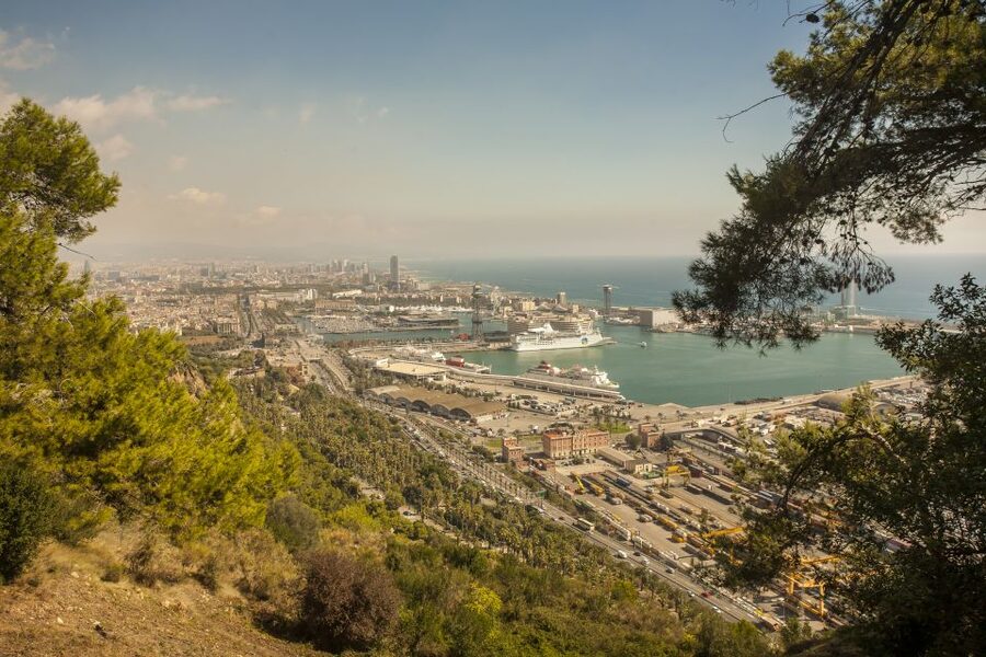 Barcelona: E-Bike Tour with Montjuic Cable Car & Boat Ride - Beach cycling and the Gothic Quarter close-up