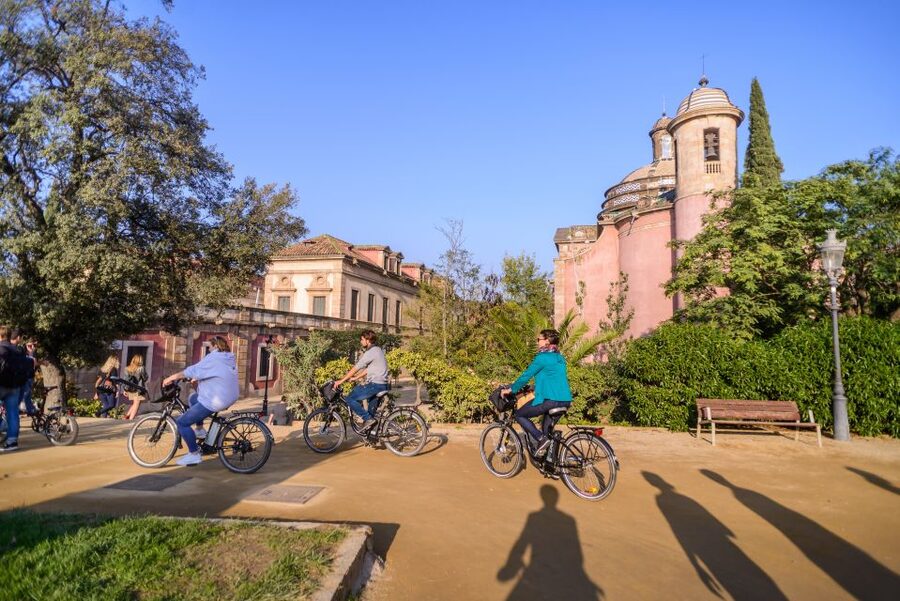 Barcelona eBike Tour with Wine and Tapas Experience - Back to the Old City for a shorter hit of sights