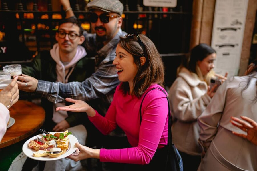 Barcelona: El Born Food Walking Tour with Tapas and Drinks - Key highlights that make this tour a smart pick