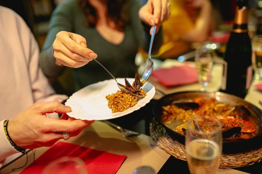 Barcelona: El Born Food Walking Tour with Tapas and Drinks - How the guide shapes what you learn (and how fun it is)