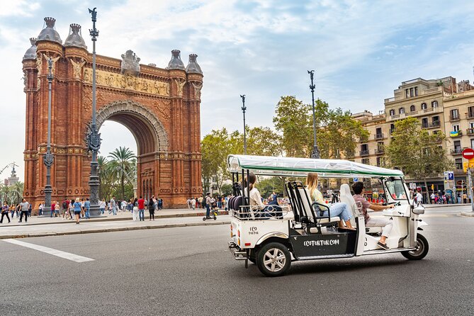 Barcelona Expert Tour with Local Guide in Eco Tuk Tuk Private - The Eixample spine: Sagrada Familia, La Pedrera, and Casa Batlló