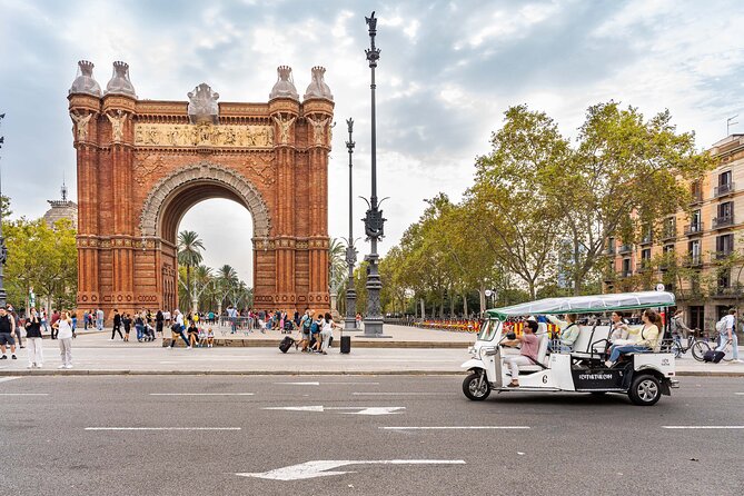Barcelona Expert Tour with Local Guide in Eco Tuk Tuk Private - Montjuïc: the best payoff is the viewpoint moment