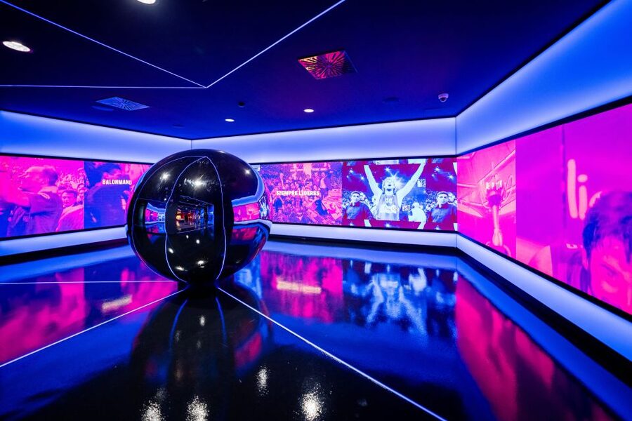 Barcelona: FC Barcelona Museum "Barça Immersive Tour" Ticket - Tots units fem força: men and women first teams side by side
