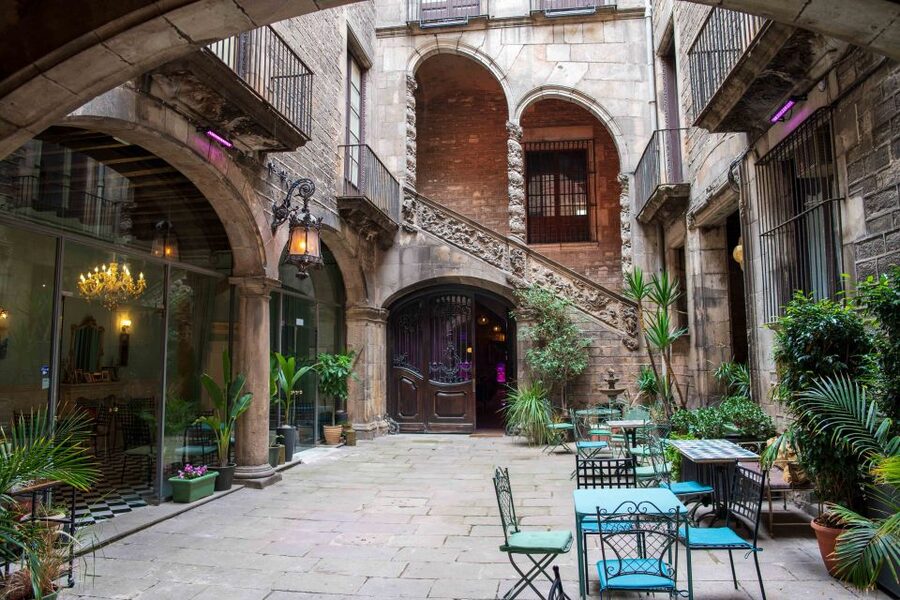 Barcelona: Flamenco Show at Palau Dalmases - Timing your night in Barcelona around the show