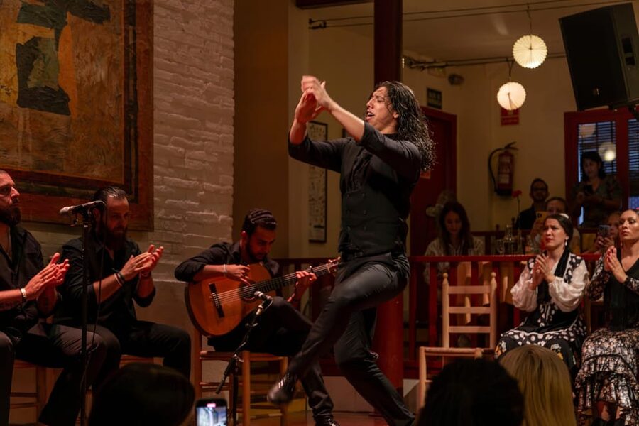 Barcelona: Flamenco Show with Dinner at Tablao de Carmen - Key reasons this dinner show works