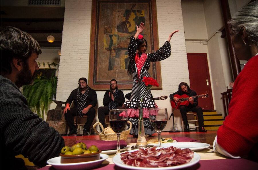 Barcelona: Flamenco Show with Dinner at Tablao de Carmen - Practical tips for a smoother night