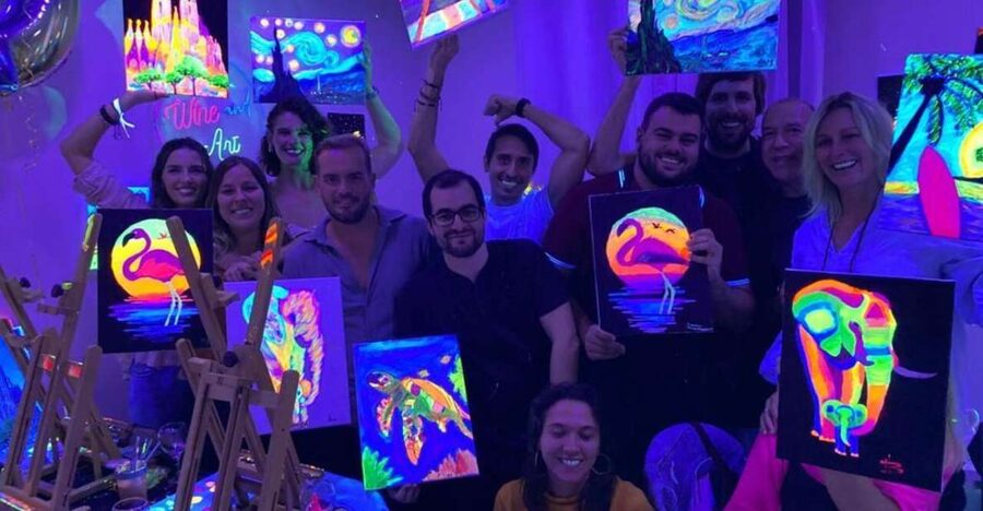 Barcelona: Fluorescent Paint and Wine Workshop - Inside the UV Workshop: What the Room Sets Up for