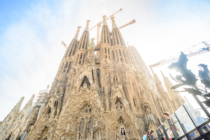 Barcelona Gaudi and Sagrada Familia Tour - Where you meet near Pl. de Catalunya, then finish at Gaudi’s doorstep