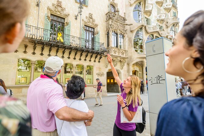 Barcelona Gaudi and Sagrada Familia Tour - Sagrada Familia: a facade-spotting lesson before you choose entry