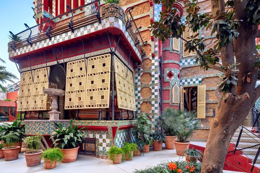 Barcelona: Gaudi's Casa Vicens Guided Tour - The guide’s three-part lens: structure, decoration, symbolism