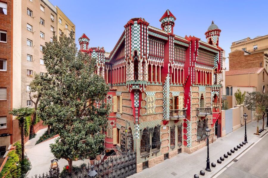 Barcelona: Go City All-Inclusive Pass with 45+ Attractions - The City in Motion: Hop-on Hop-off Bus and Las Golondrinas