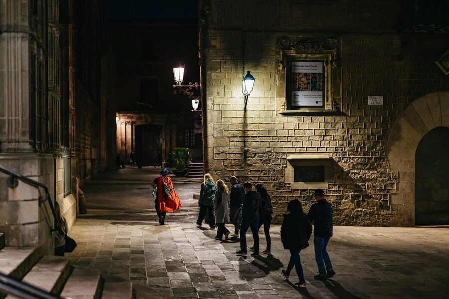 Barcelona: Gothic Quarter Ghosts and Legends Walking Tour - Walking the Gothic Quarter, what you’ll notice at each stop