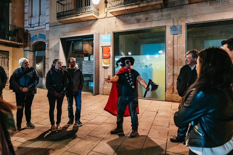 Barcelona: Gothic Quarter Ghosts and Legends Walking Tour - Timing, comfort, and how to dress for a 1.5 hour night walk