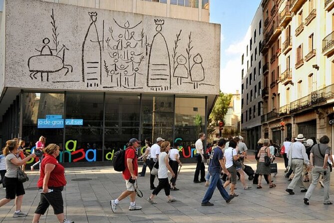 Barcelona: Gothic Quarter Walking Tour - How the guide builds a timeline from Roman to the early 18th century