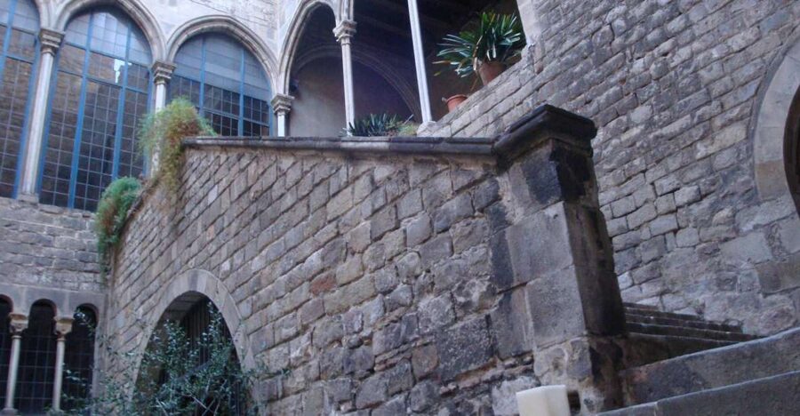 Barcelona: Gothic Quarter Walking Tour - The crown of Aragon, maritime power, and the politics in stone