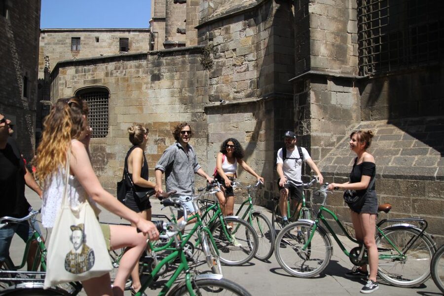 Barcelona: Guided Bike or E-Bike City Tour - Cycling the coast: Eixample, Vila Olímpica, and Port Olímpic in context