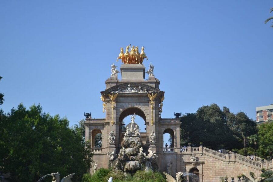 Barcelona: Guided Bike or E-Bike City Tour - El Born finale and Santa Maria del Mar: finishing with the sea in mind