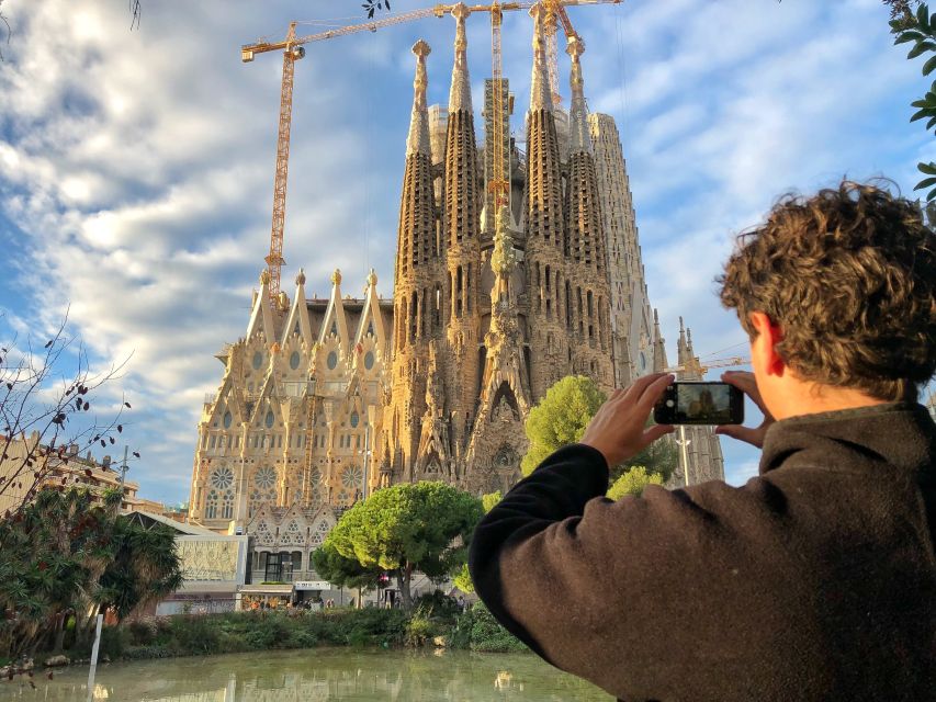 Barcelona: Guided Bike or E-Bike City Tour - Gothic Quarter lanes to Plaça del Rei: medieval Barcelona up close