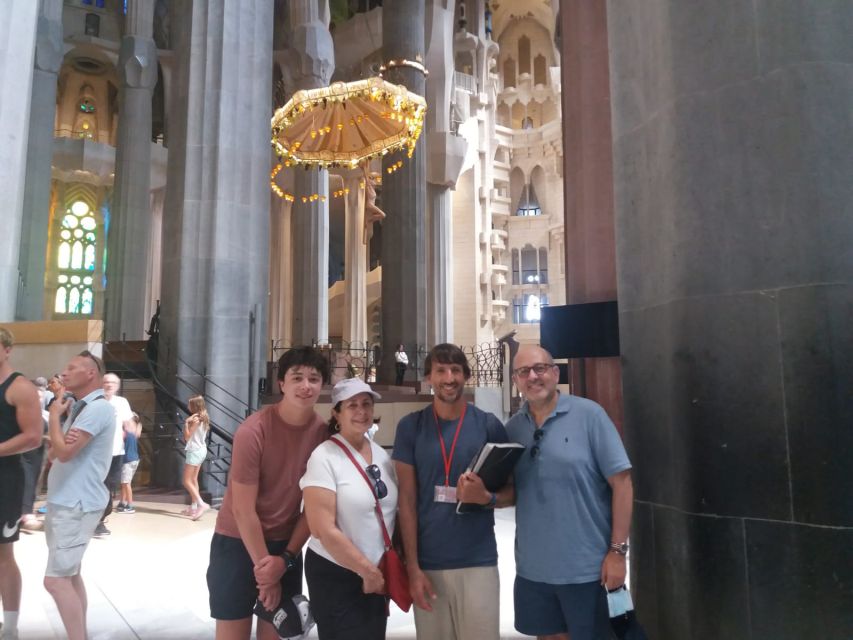 Barcelona: Guided Tour of Sagrada Familia - Meeting point reality: plan for a start location that can vary