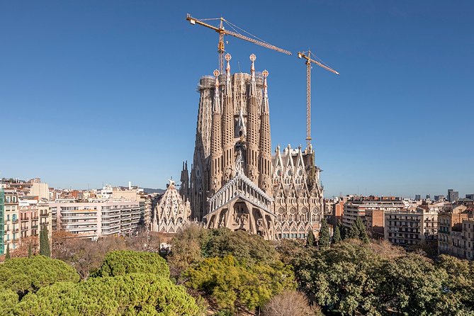 Barcelona Half-Day Sightseeing Private Tour - Why the separate driver and guide setup works