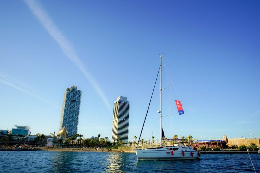 Barcelona: Helicopter Flight with Optional Yacht Cruise - Group size and seating: 3 or 5 seats, splits for larger groups