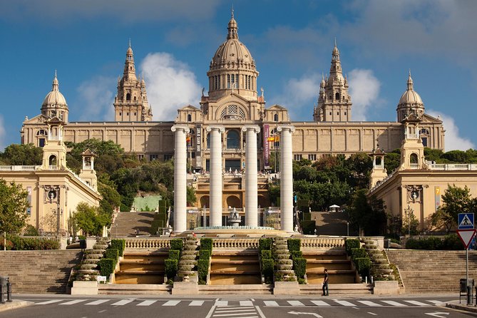 Barcelona Highlights Guided Tour with Monjuic Cable Car - Why this Barcelona highlights combo works so well