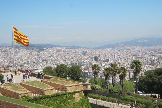 Barcelona Highlights Guided Tour with Monjuic Cable Car - Pace, group size, and what $47.06 buys you in real terms