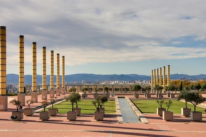 Barcelona Highlights Private Guided Tour with Hotel Pick-up - Why this private highlights loop is great for first-timers