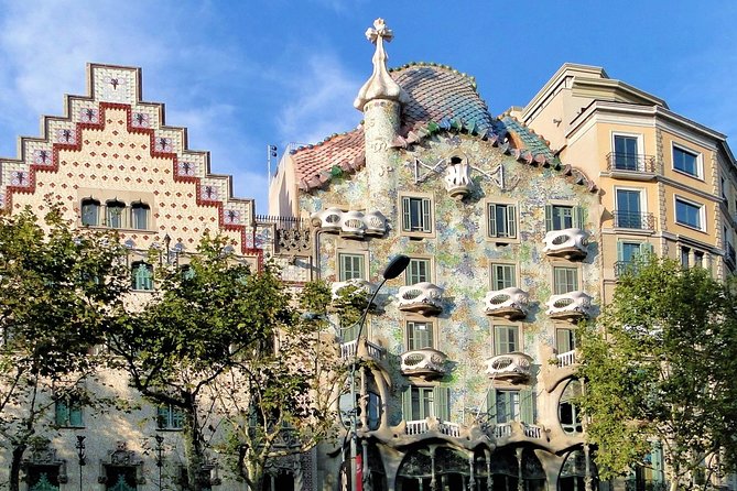 Barcelona Highlights Small Group Tour with Hotel Pick Up - Las Ramblas, La Boquería, and the ride to Barceloneta