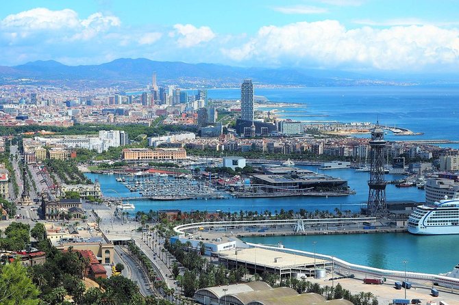 Barcelona Highlights Small Group Tour with Hotel Pick Up - Sagrada Família outside: the emotional first look