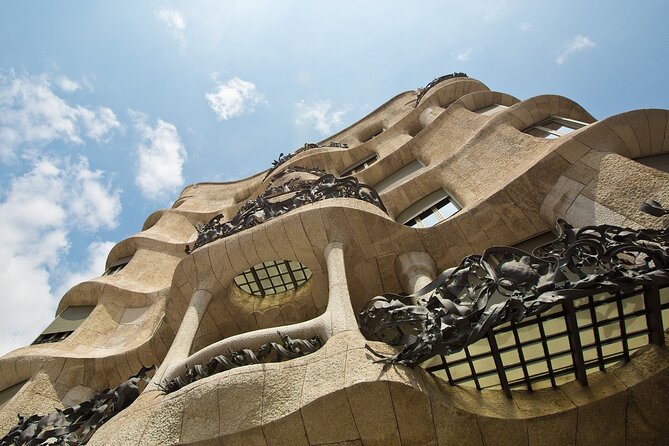 Barcelona Highlights Small Group Tour with Hotel Pick Up - How much value $96.10 buys you in comfort and orientation