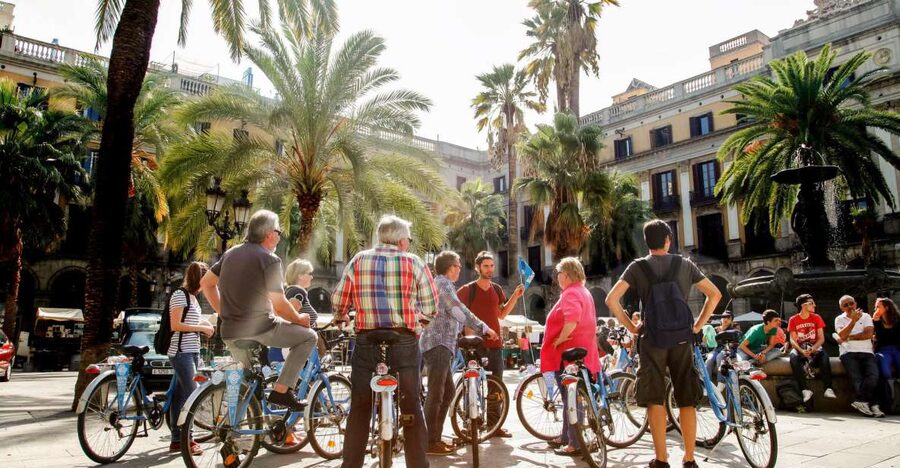 Barcelona Historical 3-Hour Bike Tour - A 3-hour Barcelona bike tour that gives you instant bearings