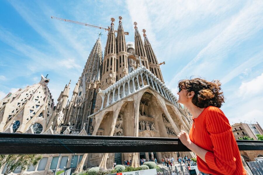 Barcelona Hop-On Hop-Off Bus and FC Barcelona Immersive Tour - The West route (orange): Montjuïc to Camp Nou to the Gaudí hits
