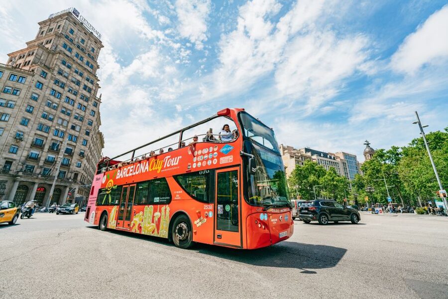 Barcelona: Hop-On Hop-Off Bus & Aquarium Tour - Key Things to Know Before You Go